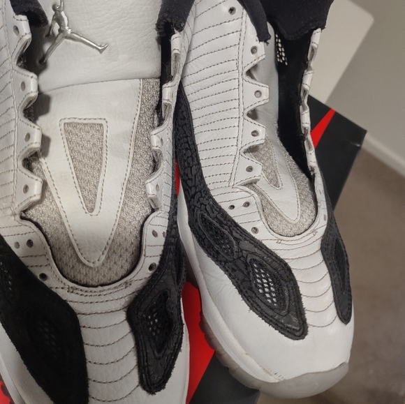 Rare Jordan 11 Low IE - Picture 4 of 4